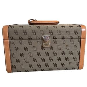 *AUTHENTIC VINTAGE DOONEY & BOURKE TRAIN CASE*